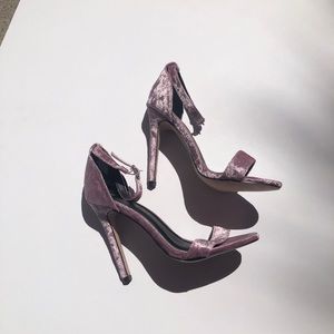 💜 Chase & Chloe crushed velvet strappy heels 6.5